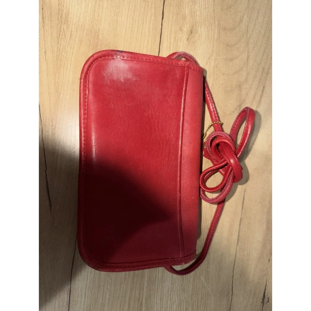 Vintage Red Dinky  Crossbody Coach Bag Made in New York City 80s‎ 6336 S
